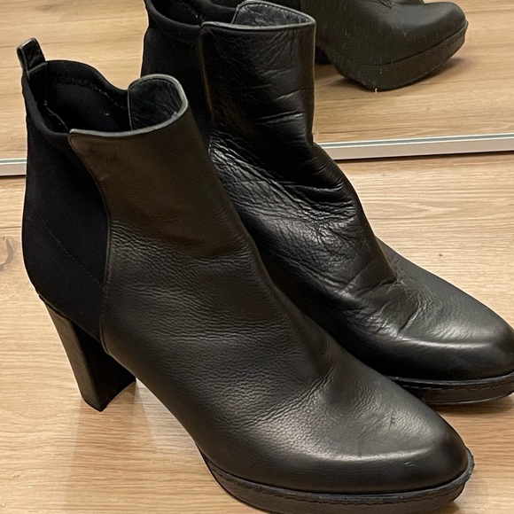 Stuart Weitzman Leather Heeled Boots - Picture 5 of 7